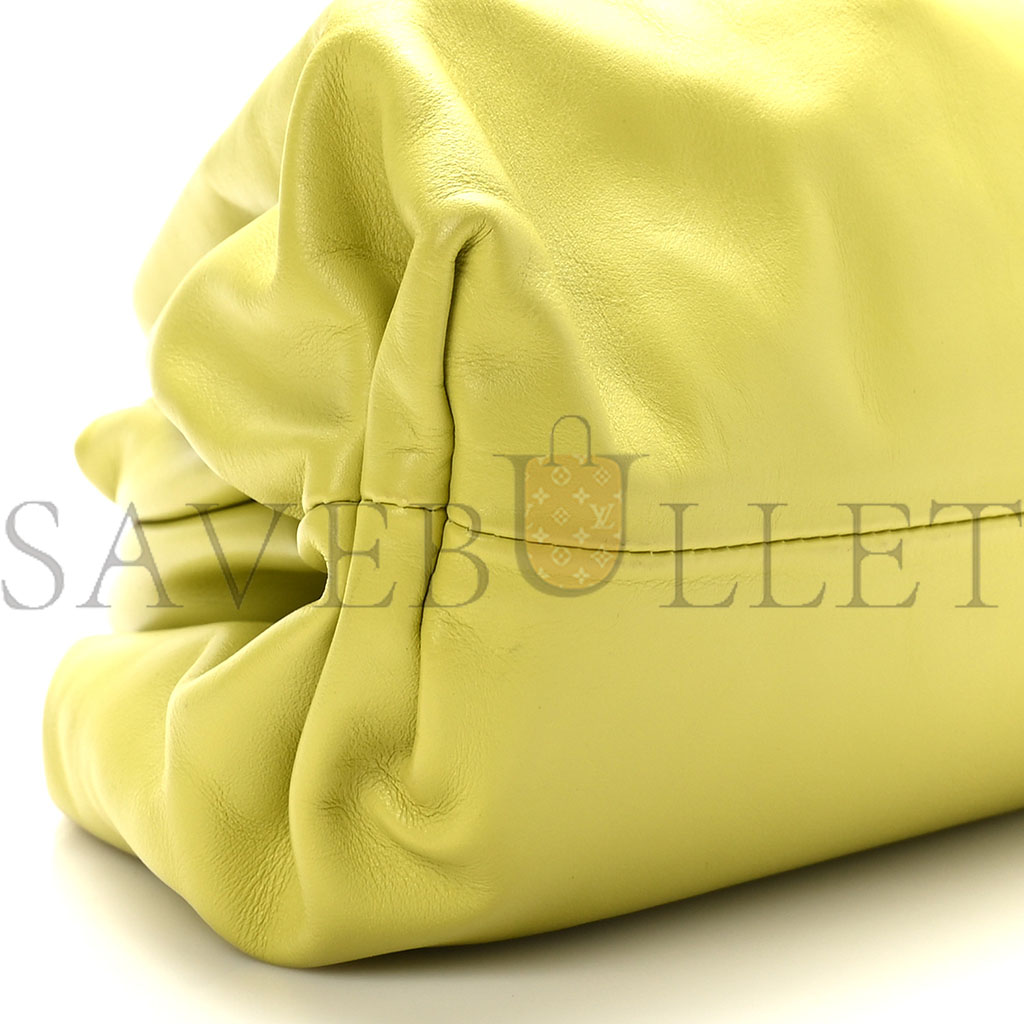 bo*te*ga Ve*ne*ta smooth butter calf the pouch oversized clutch sherbert (38*24*8cm)